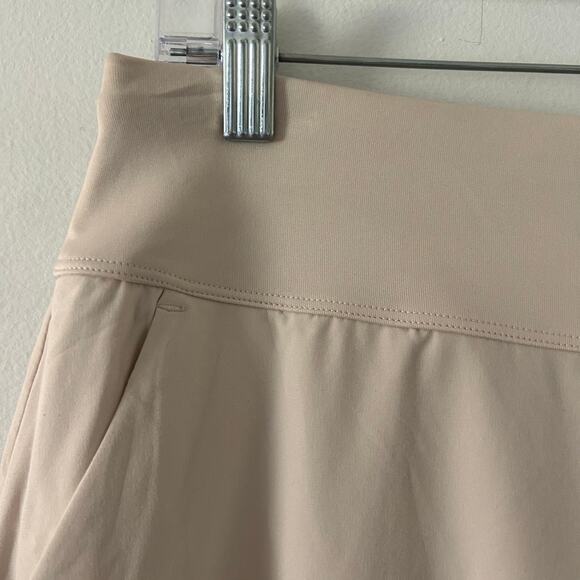 5/$25 Greg Norman Woman's X-Lite Laser Cut Scalloped Hem Golf Skort XS New - Picture 2 of 10